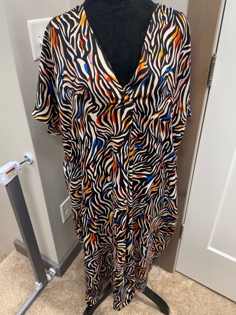 van winkle & co. Zebra Stripe V-Neck Short Dolman Sleeve Satin Midi Caftan Lg